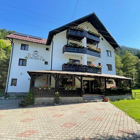 Regina Muntilor A Hotell Moeciu De Sus Exteriör bild