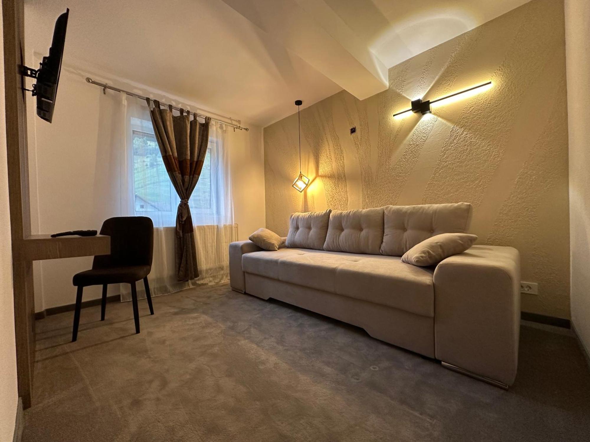 Regina Muntilor A Hotell Moeciu De Sus Exteriör bild