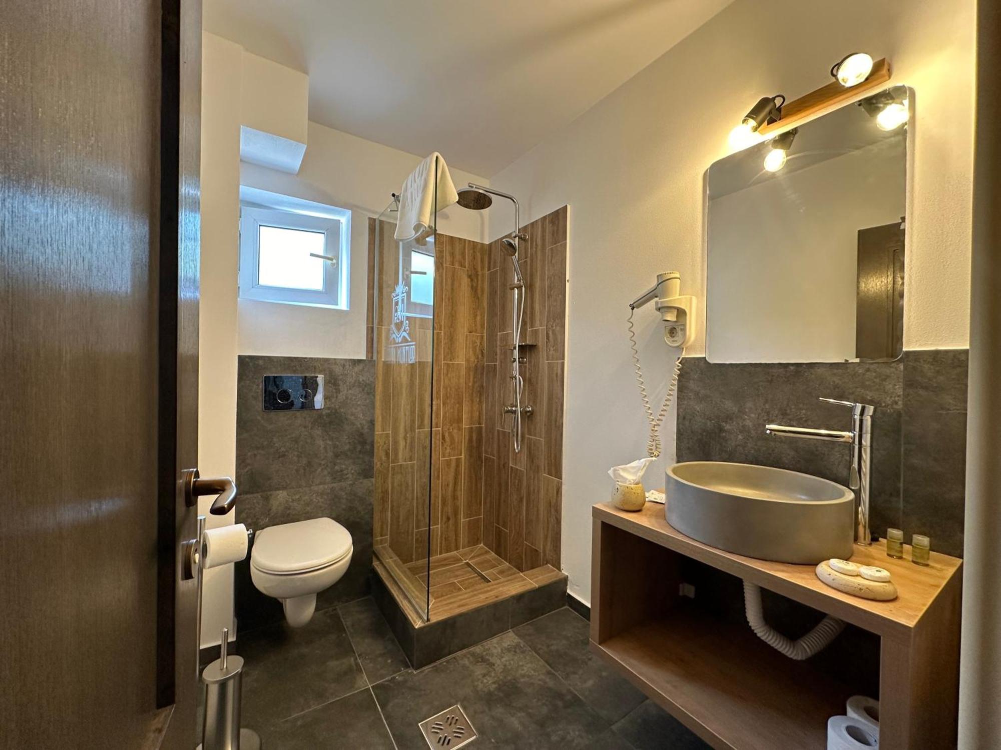 Regina Muntilor A Hotell Moeciu De Sus Exteriör bild