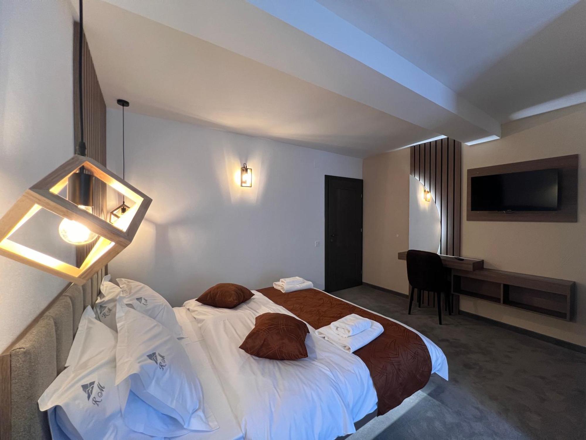 Regina Muntilor A Hotell Moeciu De Sus Exteriör bild