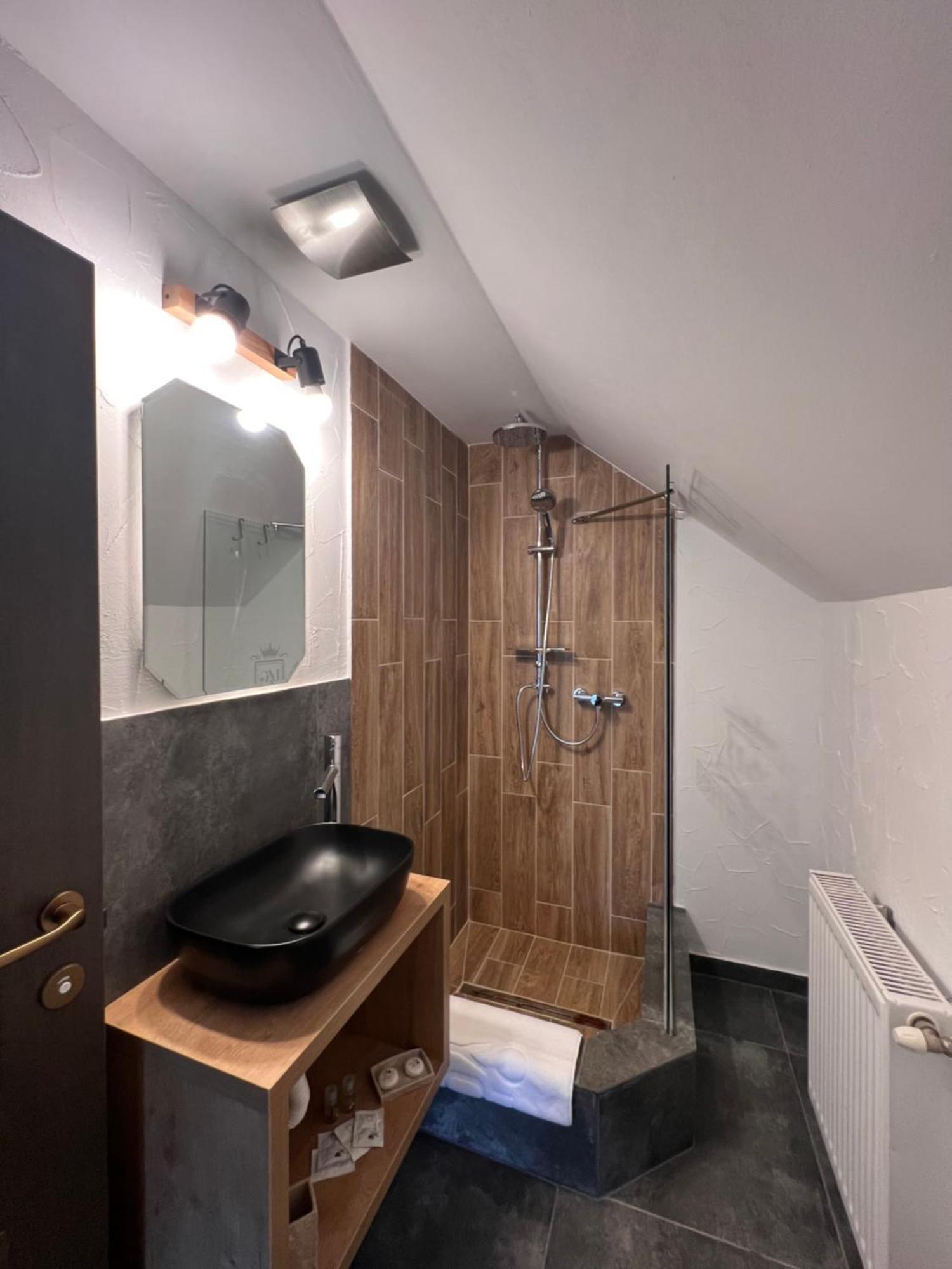 Regina Muntilor A Hotell Moeciu De Sus Exteriör bild