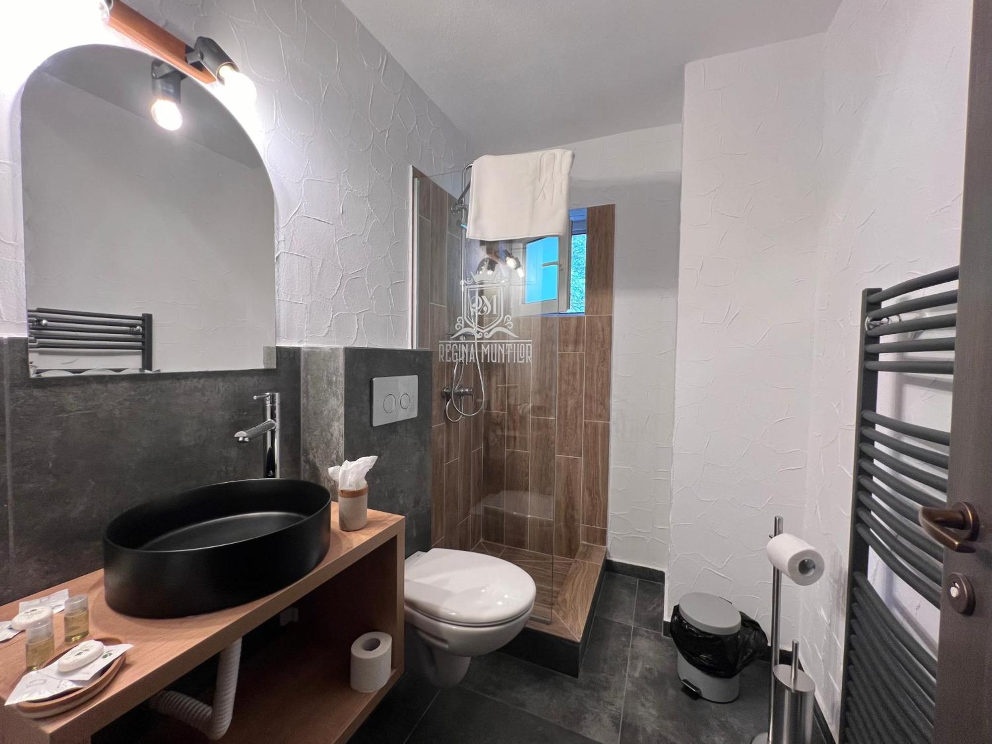 Regina Muntilor A Hotell Moeciu De Sus Exteriör bild