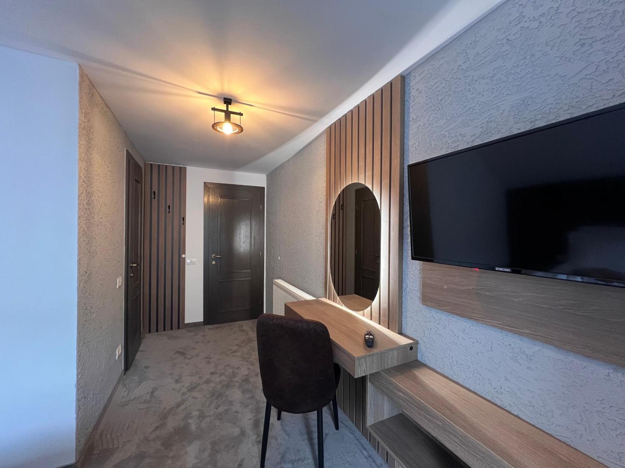 Regina Muntilor A Hotell Moeciu De Sus Exteriör bild