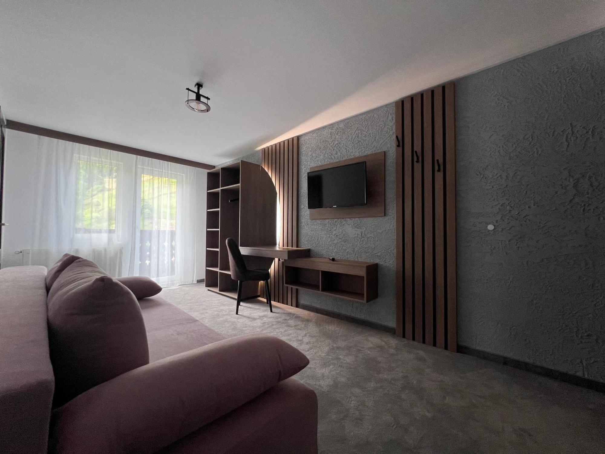 Regina Muntilor A Hotell Moeciu De Sus Exteriör bild