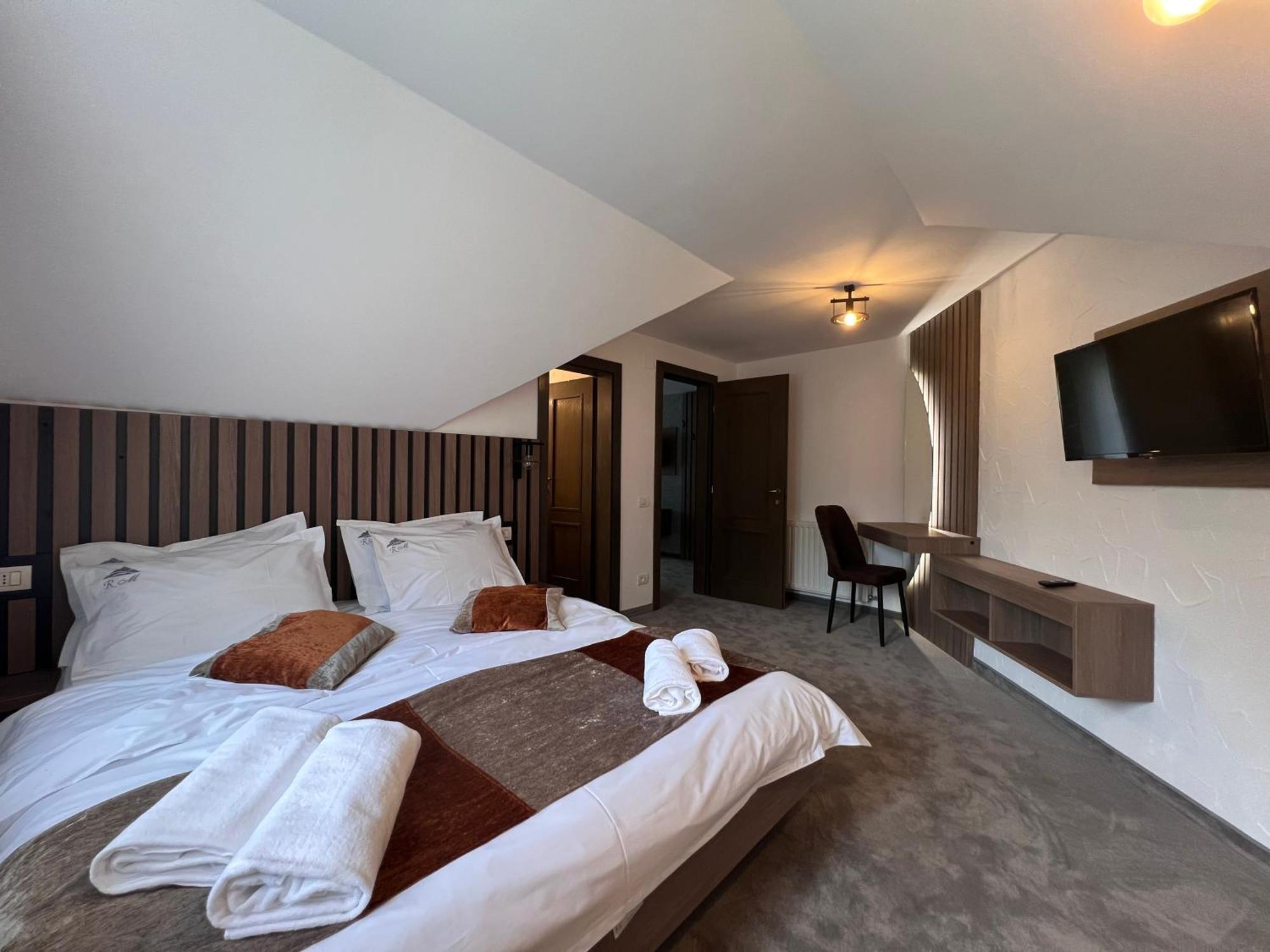 Regina Muntilor A Hotell Moeciu De Sus Exteriör bild