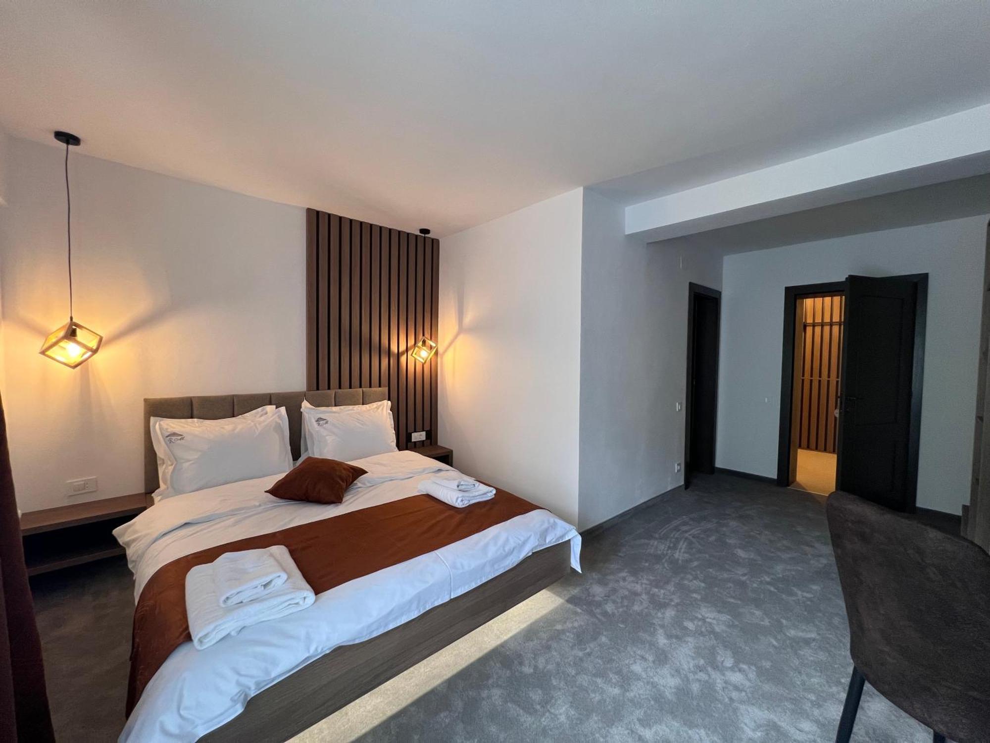 Regina Muntilor A Hotell Moeciu De Sus Exteriör bild